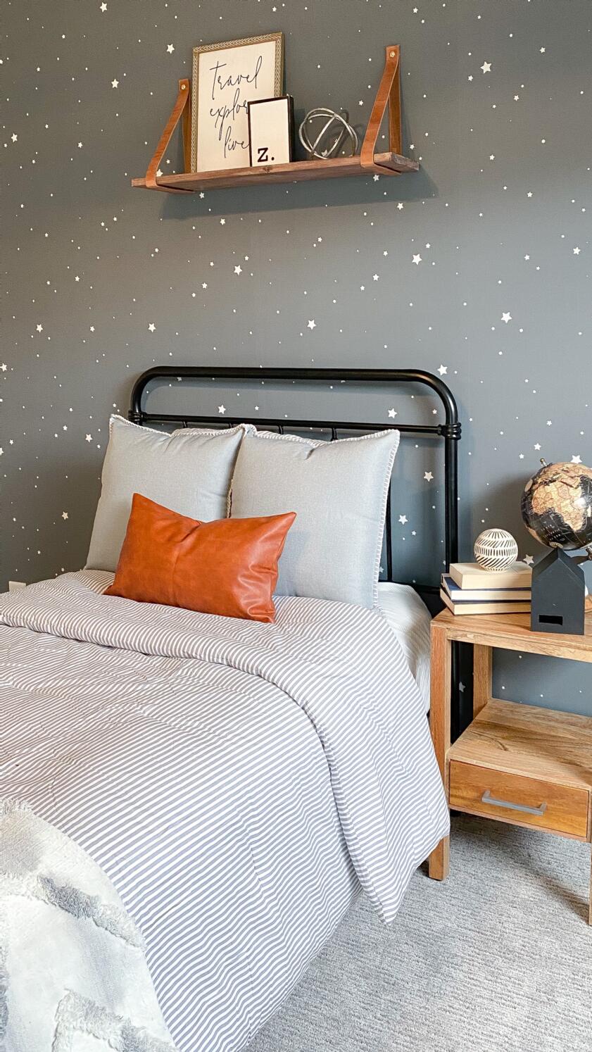 Pictured - Dainty Flower Garden, project by @kellyinthecity