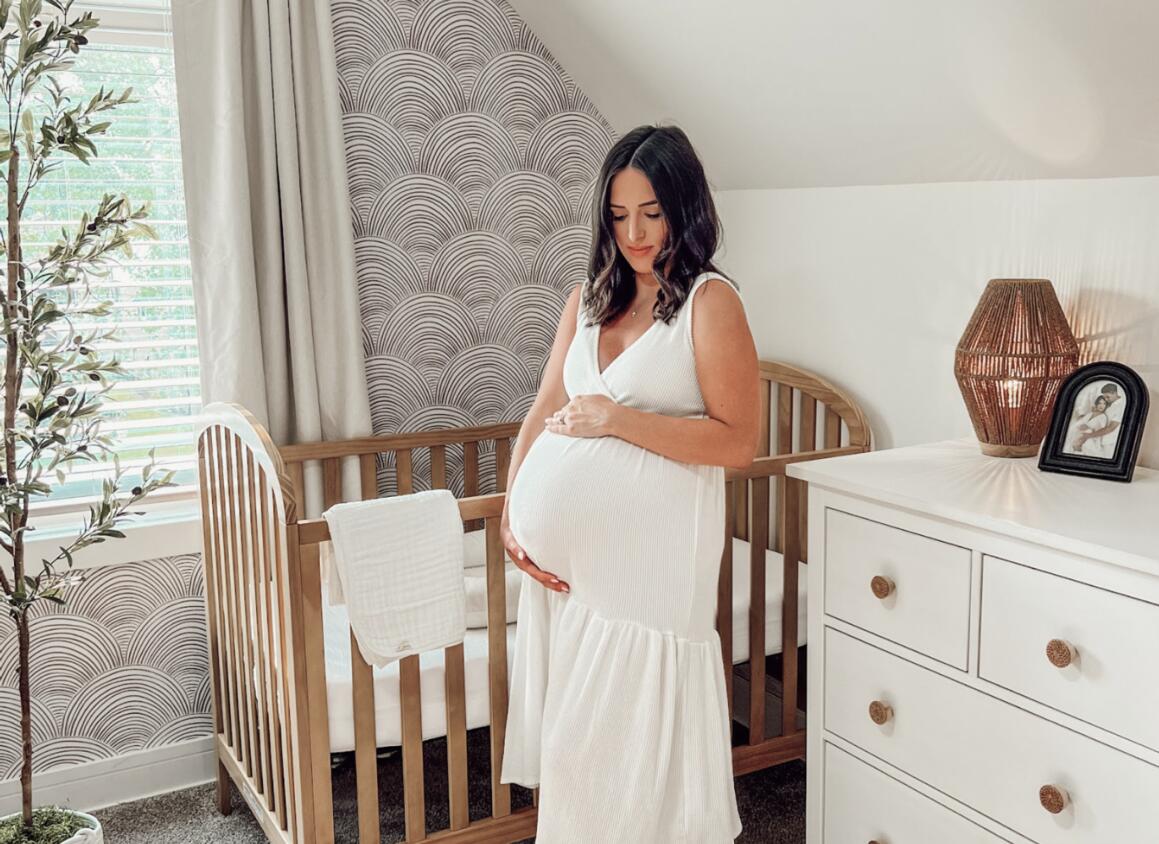 Pictured - Dainty Flower Garden picture of desk, project by @kellyinthecity